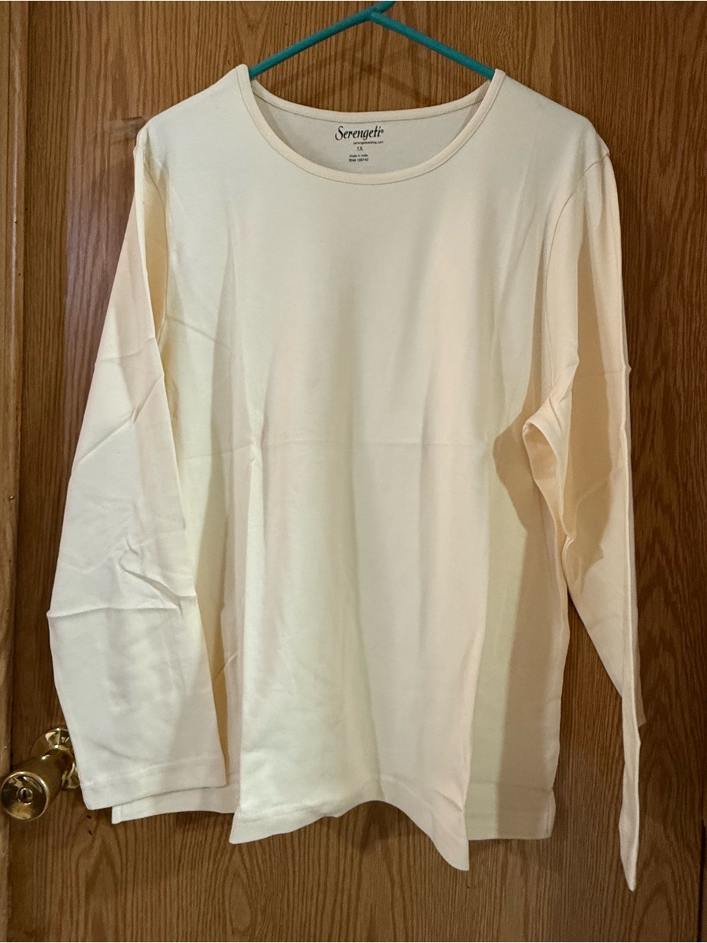 Serengeti Men's Light Cream Long-Sleeve Crewneck Tee